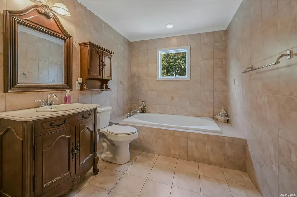 984 Baldwin Path Dix Hills NY 11746