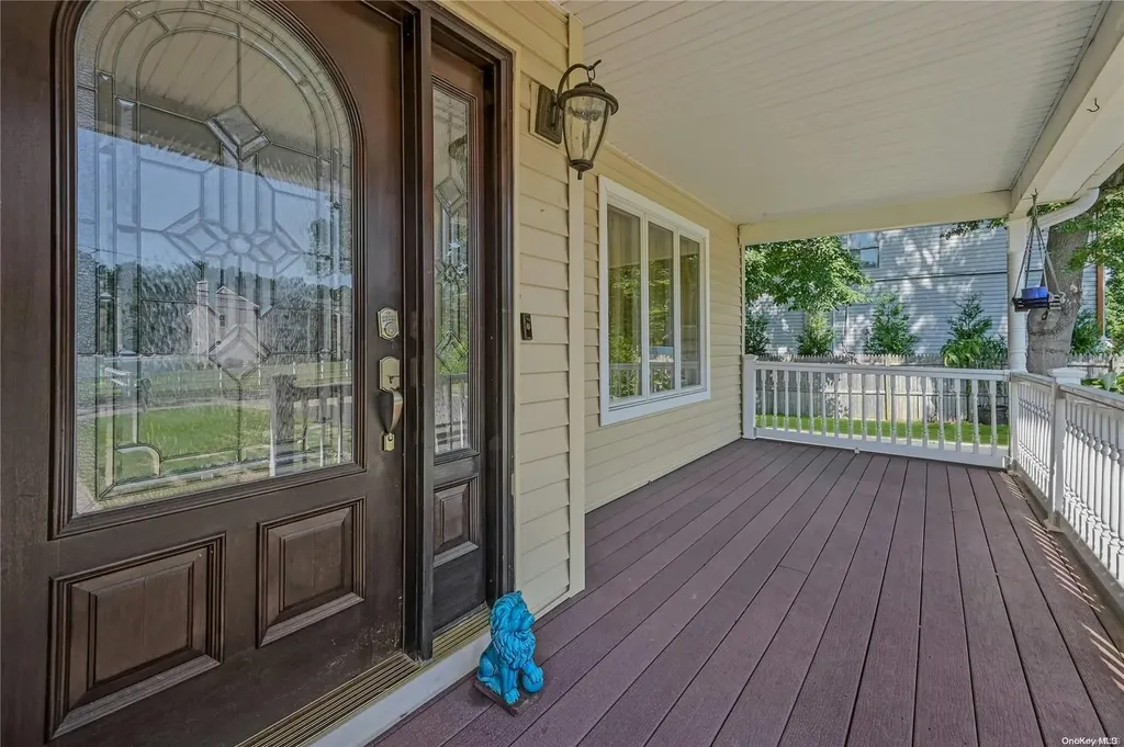 984 Baldwin Path Dix Hills NY 11746