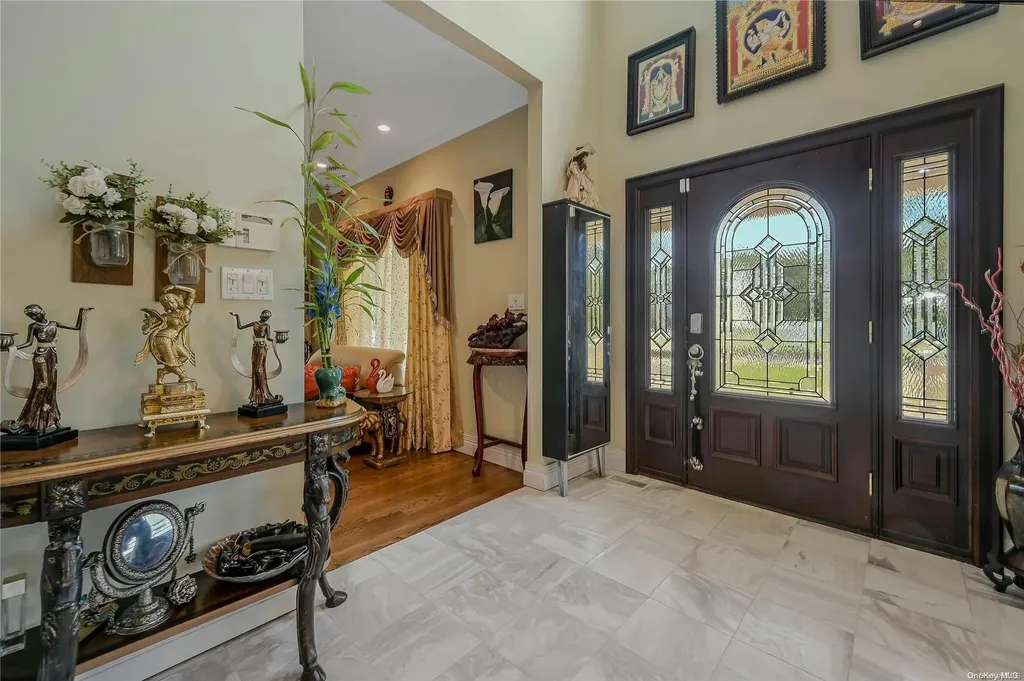 984 Baldwin Path Dix Hills NY 11746