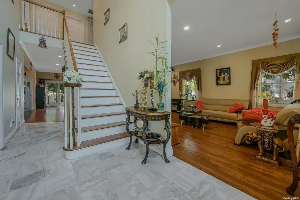 984 Baldwin Path Dix Hills NY 11746