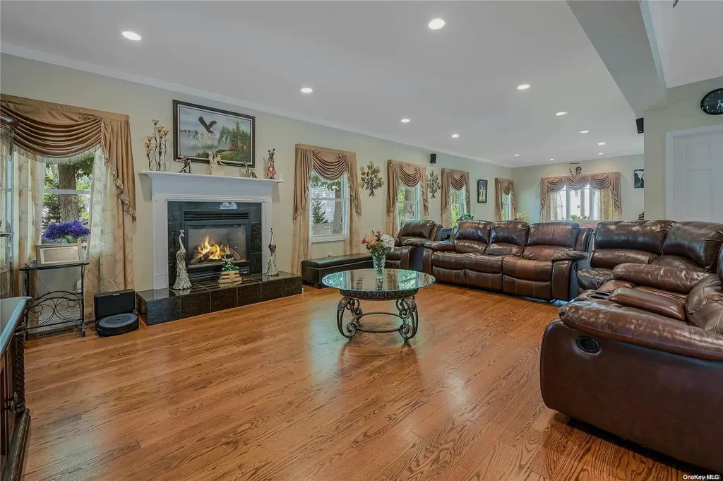 984 Baldwin Path Dix Hills NY 11746