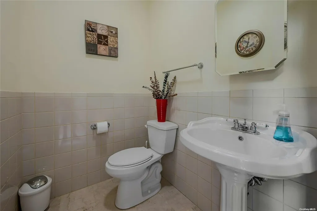 984 Baldwin Path Dix Hills NY 11746