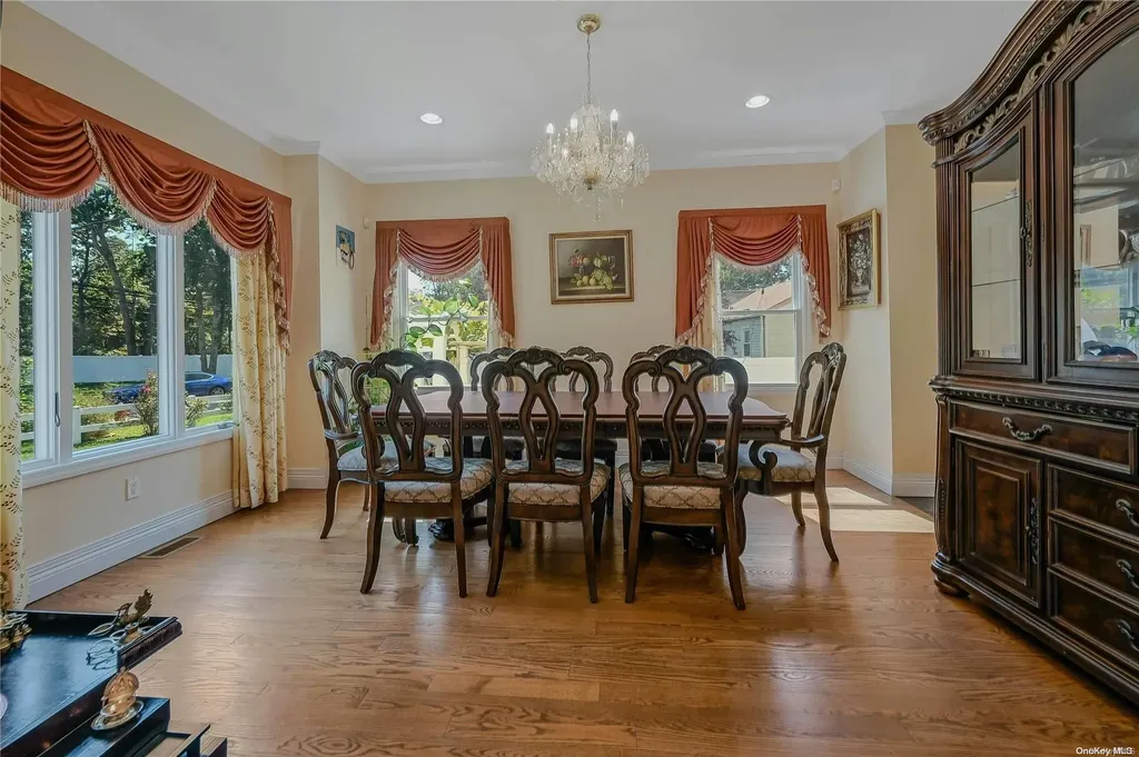984 Baldwin Path Dix Hills NY 11746