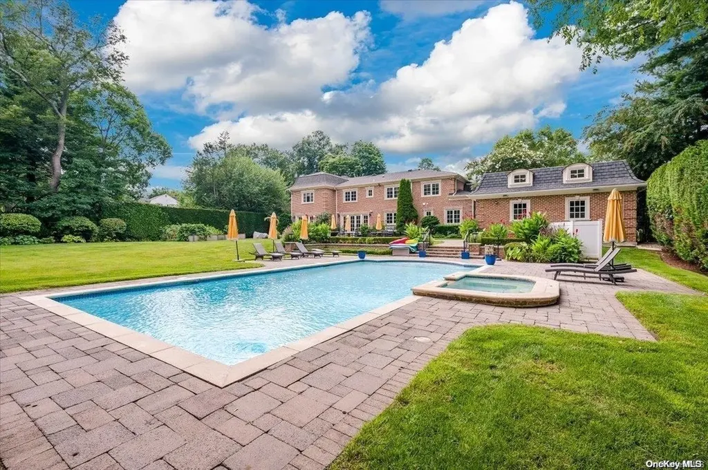 167 Kings Point Road Great Neck NY 11024