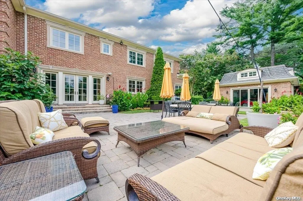 167 Kings Point Road Great Neck NY 11024