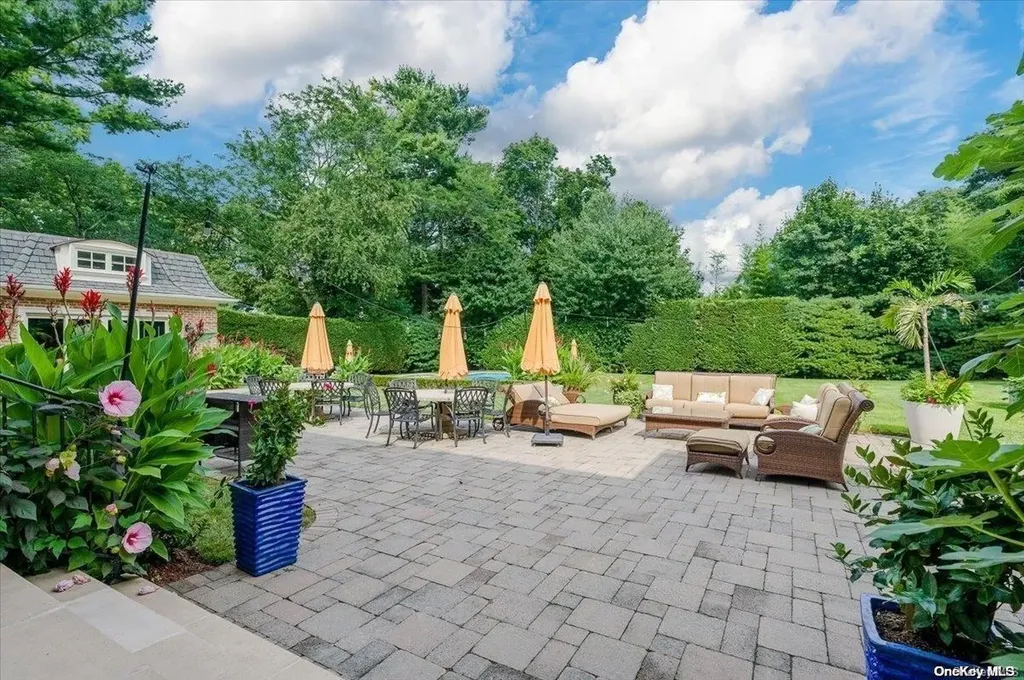 167 Kings Point Road Great Neck NY 11024