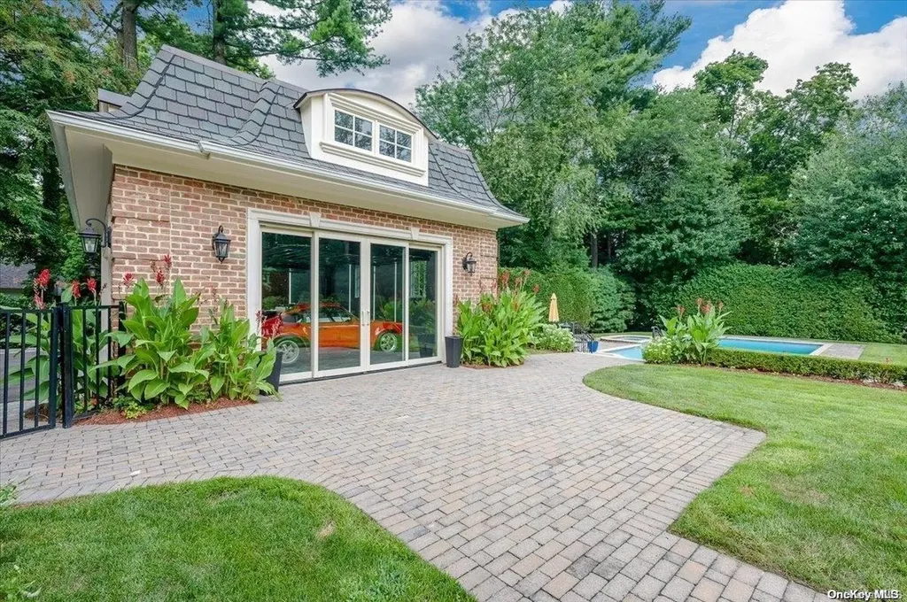 167 Kings Point Road Great Neck NY 11024