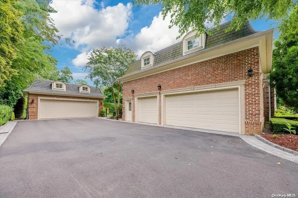 167 Kings Point Road Great Neck NY 11024
