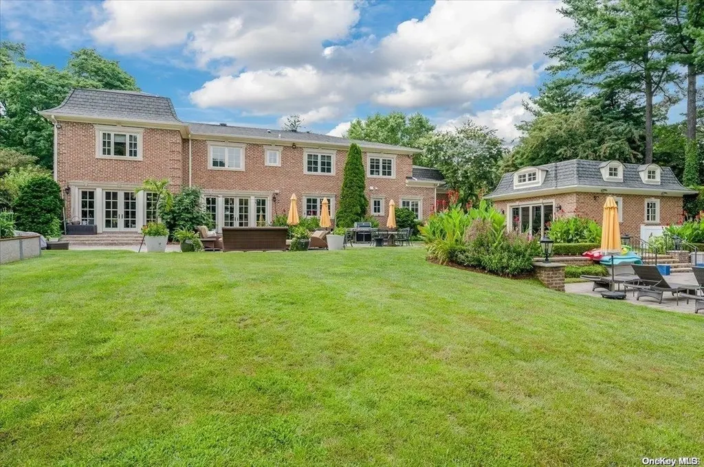 167 Kings Point Road Great Neck NY 11024