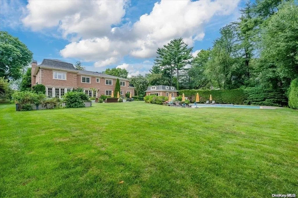 167 Kings Point Road Great Neck NY 11024