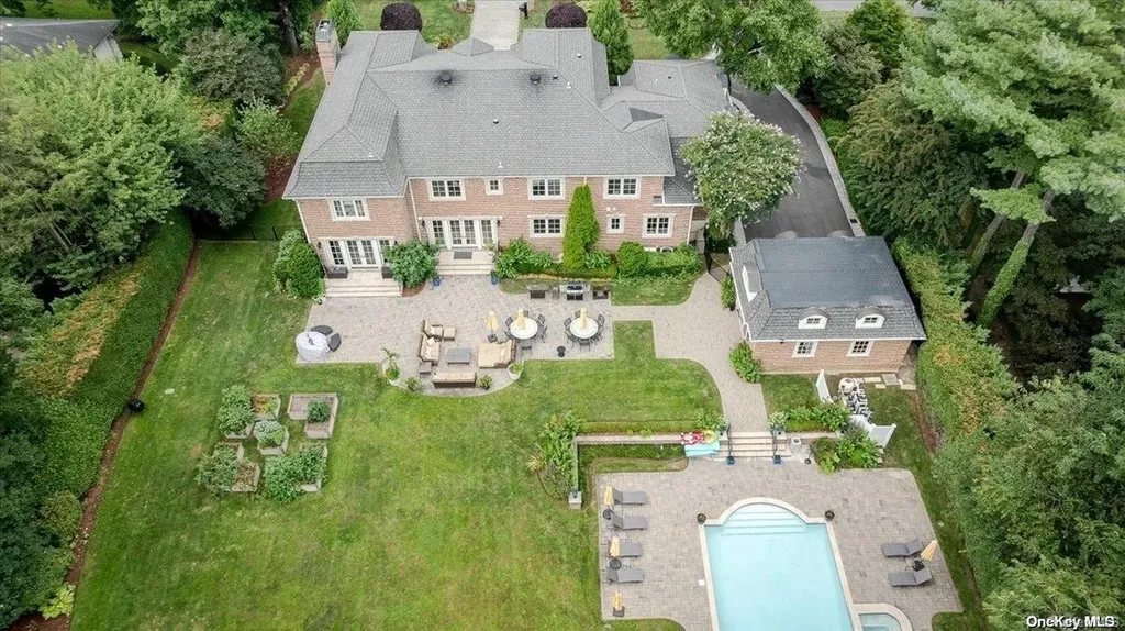 167 Kings Point Road Great Neck NY 11024