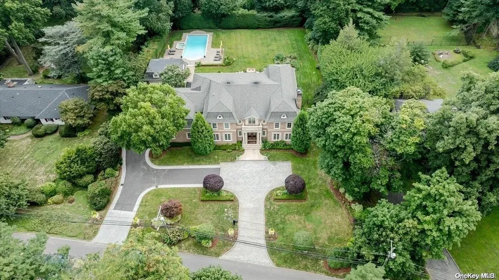 167 Kings Point Road Great Neck NY 11024