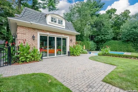 167 Kings Point Road Great Neck NY 11024