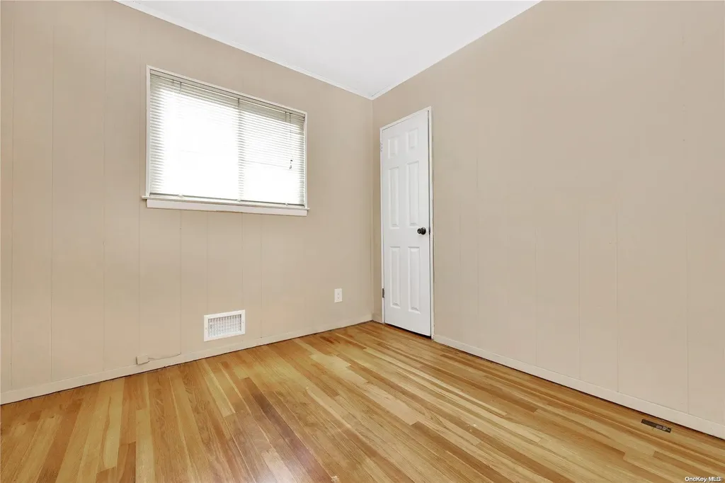 8 Glenda Drive Deer Park NY 11729