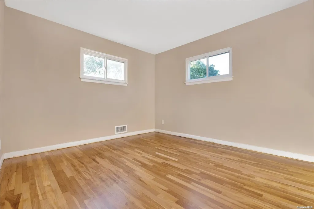 8 Glenda Drive Deer Park NY 11729