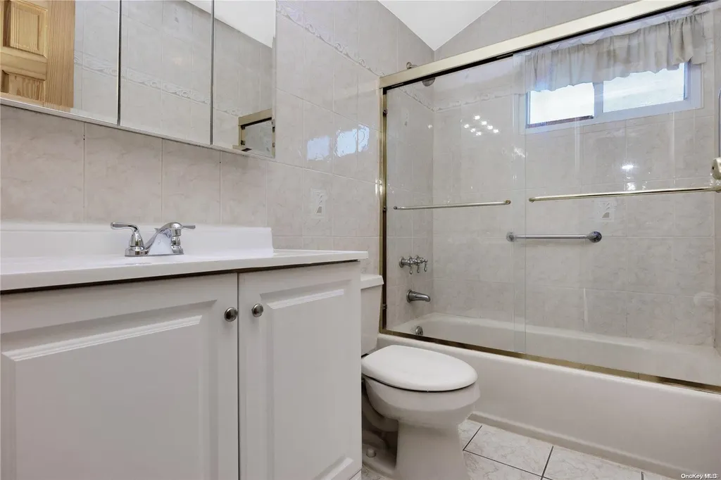 8 Glenda Drive Deer Park NY 11729