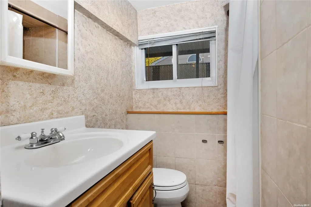 8 Glenda Drive Deer Park NY 11729