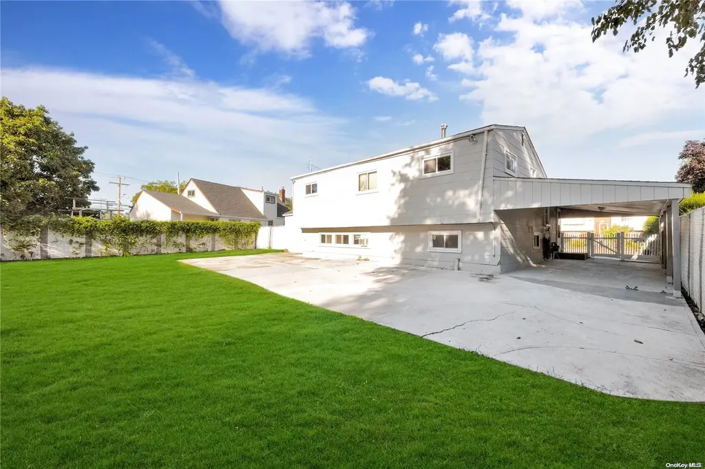 8 Glenda Drive Deer Park NY 11729
