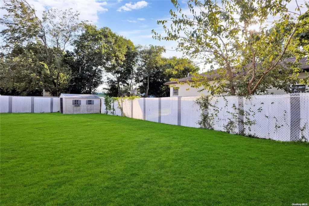 8 Glenda Drive Deer Park NY 11729