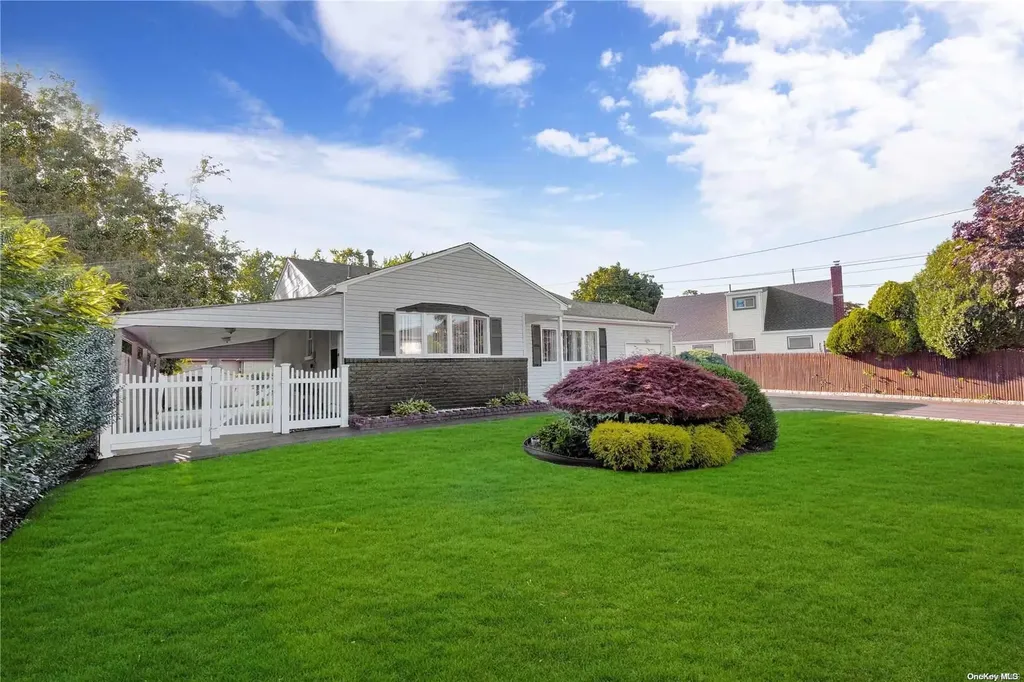 8 Glenda Drive Deer Park NY 11729