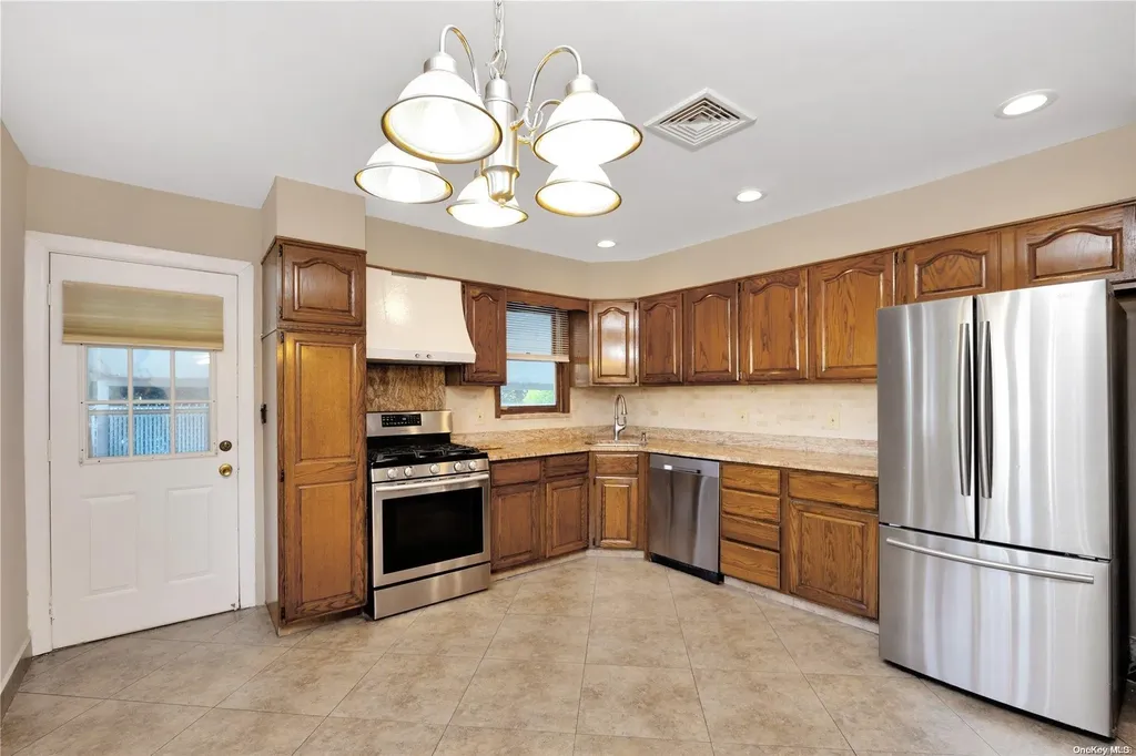 8 Glenda Drive Deer Park NY 11729