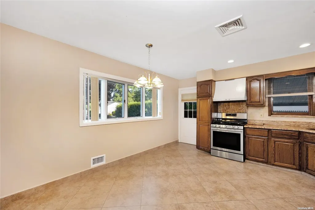 8 Glenda Drive Deer Park NY 11729