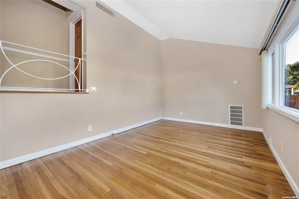 8 Glenda Drive Deer Park NY 11729