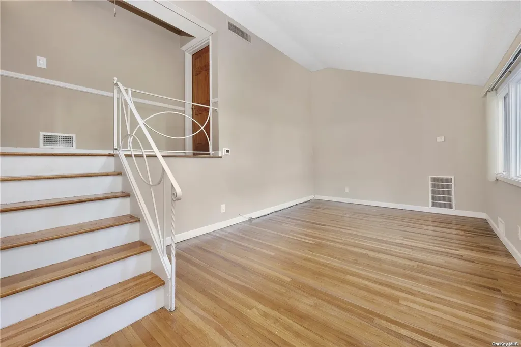 8 Glenda Drive Deer Park NY 11729