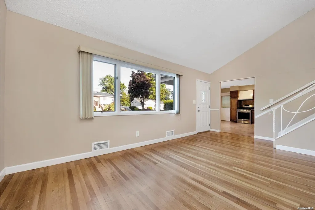 8 Glenda Drive Deer Park NY 11729