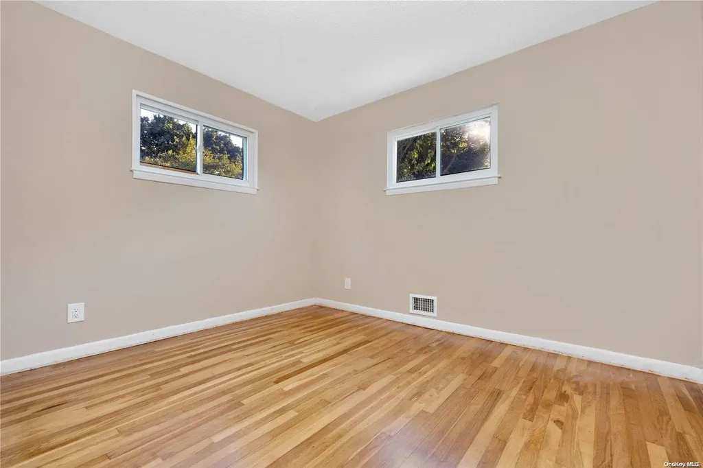 8 Glenda Drive Deer Park NY 11729