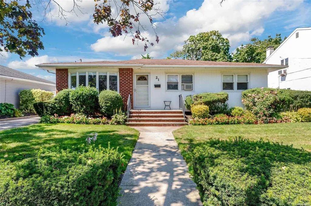 21 Johnson Place Oceanside NY 11572