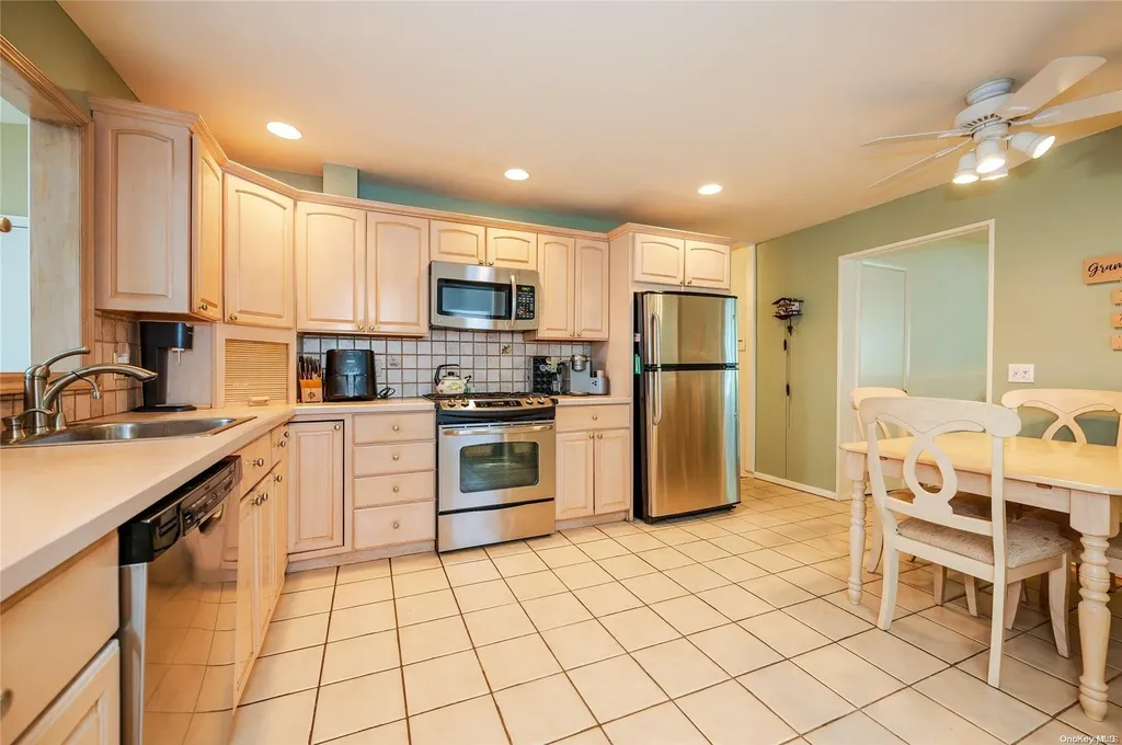 21 Johnson Place Oceanside NY 11572