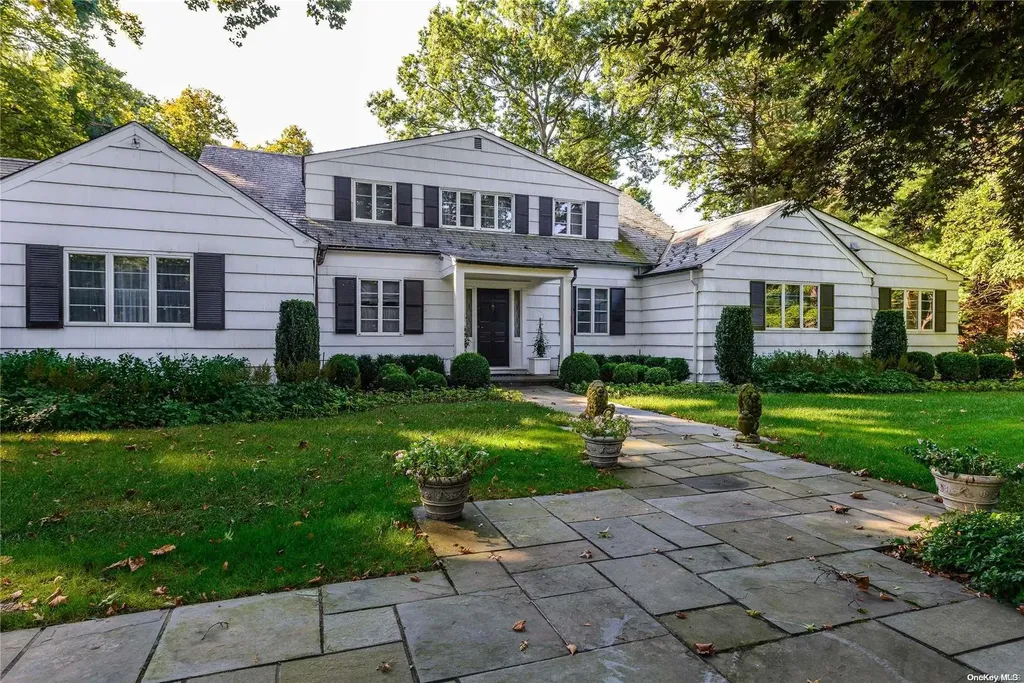 112 Bacon Road Old Westbury NY 11568