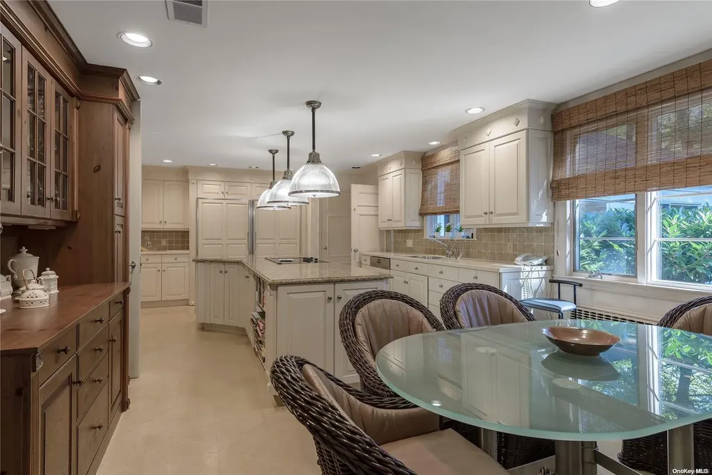 112 Bacon Road Old Westbury NY 11568