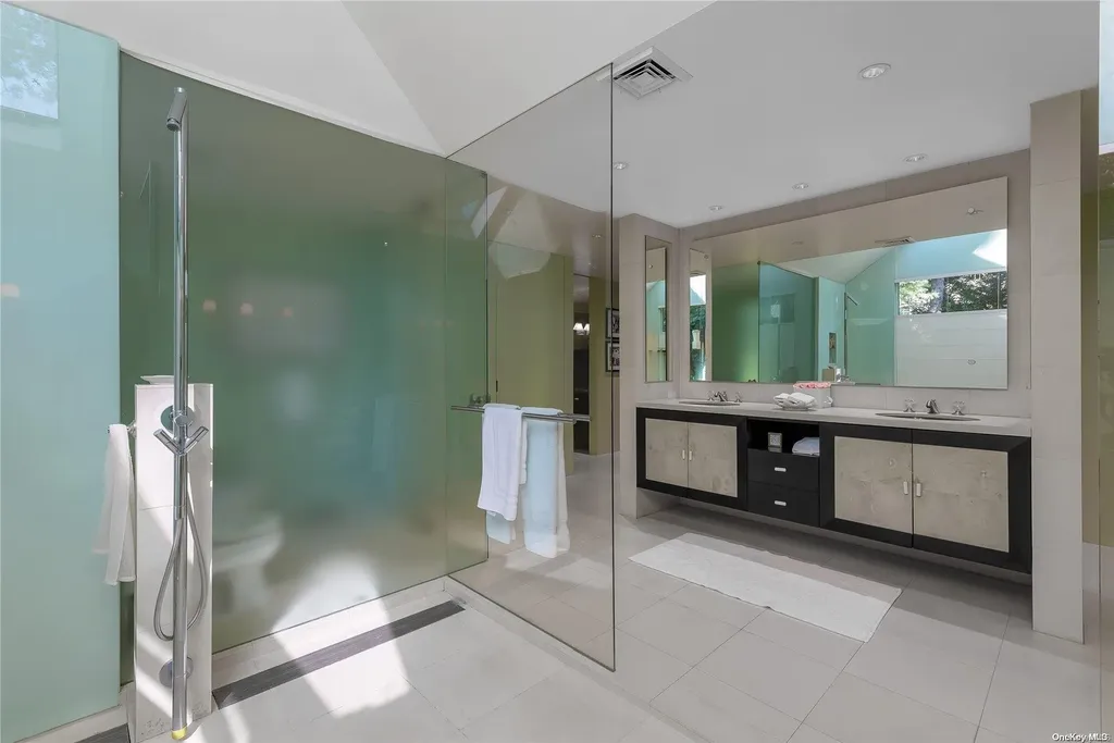112 Bacon Road Old Westbury NY 11568