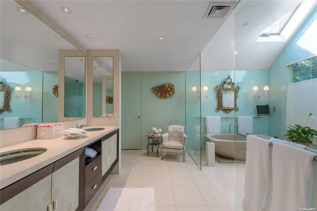 112 Bacon Road Old Westbury NY 11568