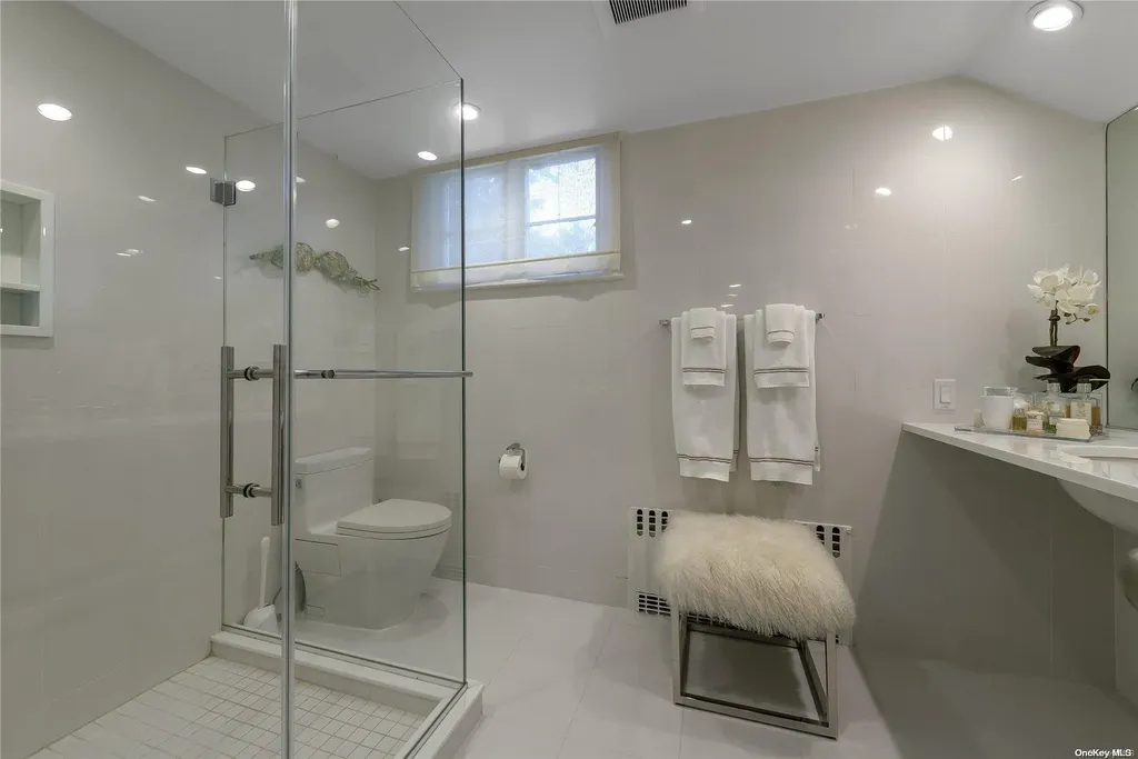 112 Bacon Road Old Westbury NY 11568