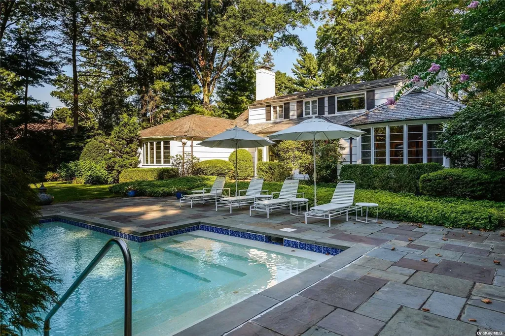 112 Bacon Road Old Westbury NY 11568