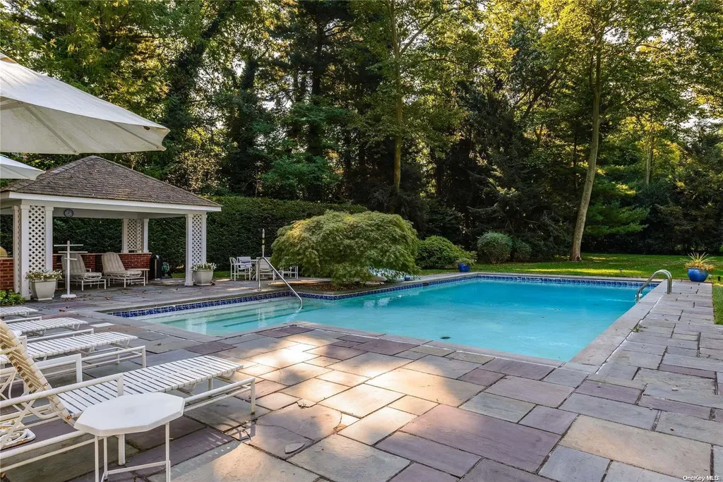 112 Bacon Road Old Westbury NY 11568