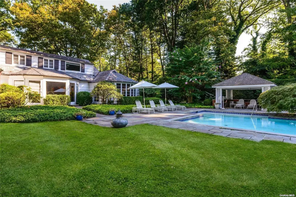 112 Bacon Road Old Westbury NY 11568