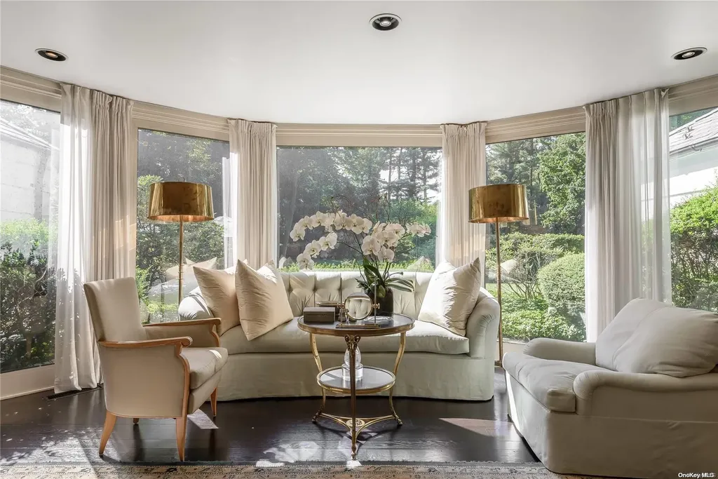 112 Bacon Road Old Westbury NY 11568