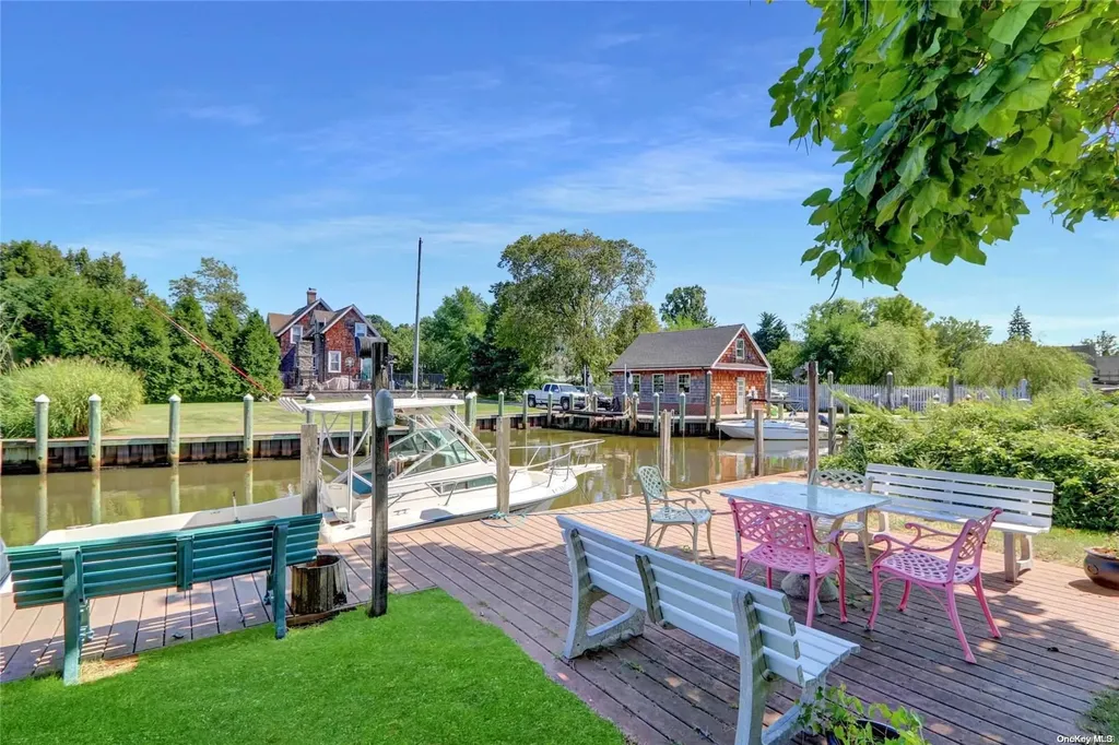 5 Athasca Road Islip NY 11751