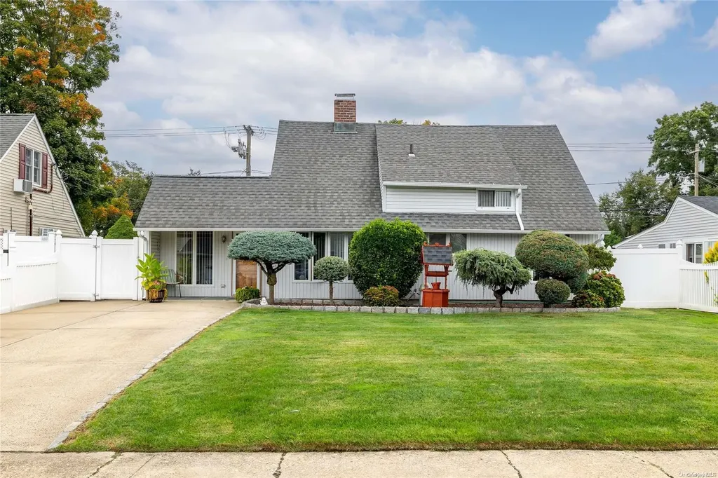 141 Blacksmith Road E Levittown NY 11756