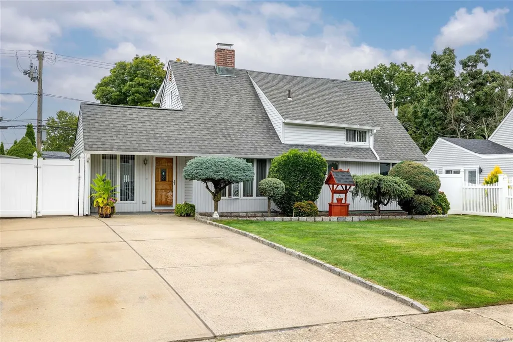 141 Blacksmith Road E Levittown NY 11756