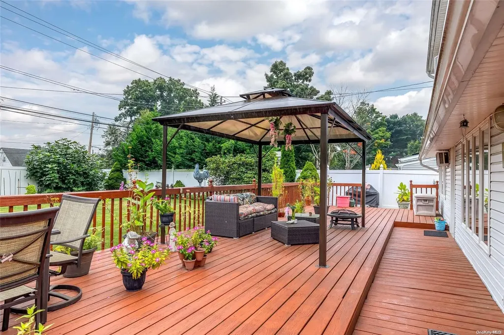 141 Blacksmith Road E Levittown NY 11756