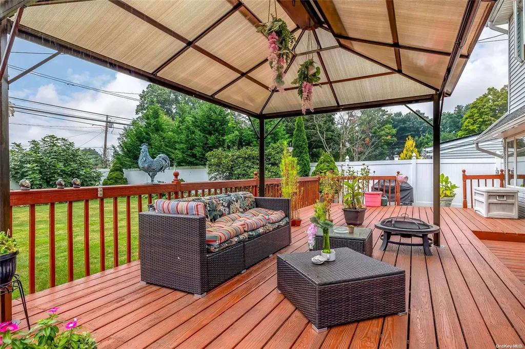 141 Blacksmith Road E Levittown NY 11756