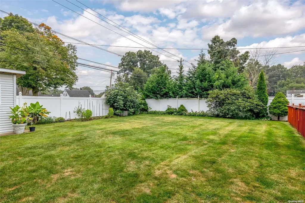 141 Blacksmith Road E Levittown NY 11756