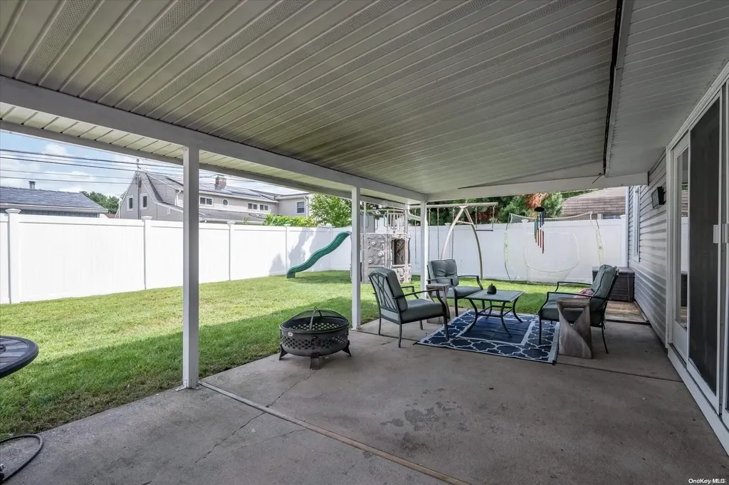 23 Redpoll Lane Levittown NY 11756