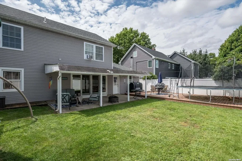 23 Redpoll Lane Levittown NY 11756