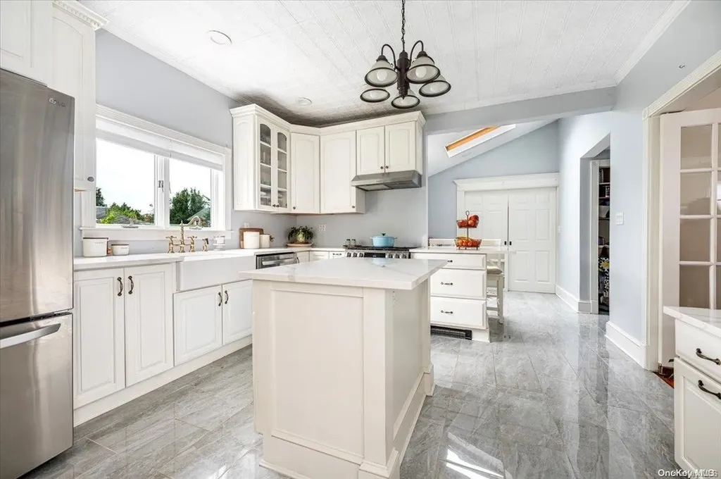 199 Raymond Street Islip NY 11751